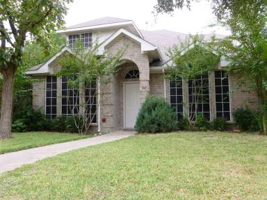Main picture of 566 Continental Dr