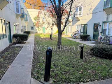 Main picture of 40 S Cherry St