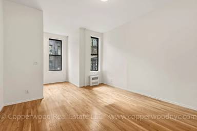 Main picture of 310 East 85th St
