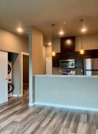 Main picture of 2524 Meridian St