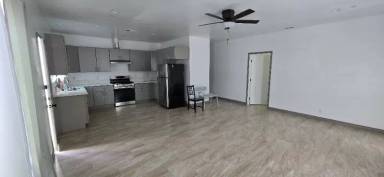 Main picture of 1308 Lake St
