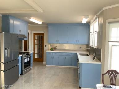 Main picture of 2425-20 Ave