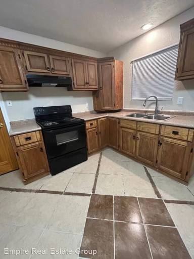 Main picture of 1210 N Tasker Dr