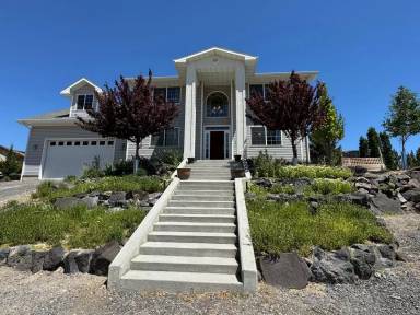 Main picture of 726 Falls View Dr