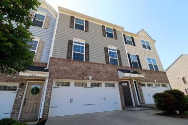 Main picture of 244 Amber Acorn Ave