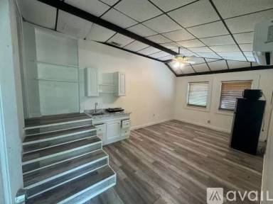 Main picture of 2821 Drake Dr