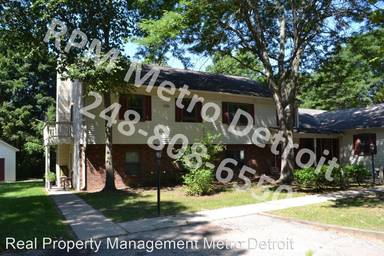 Main picture of 145 Village Ct