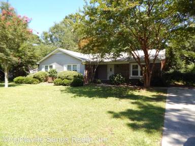Main picture of 210 Long John Silver Dr