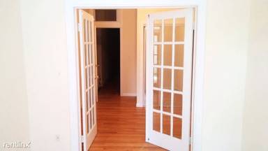 Main picture of 210 E 83rd St