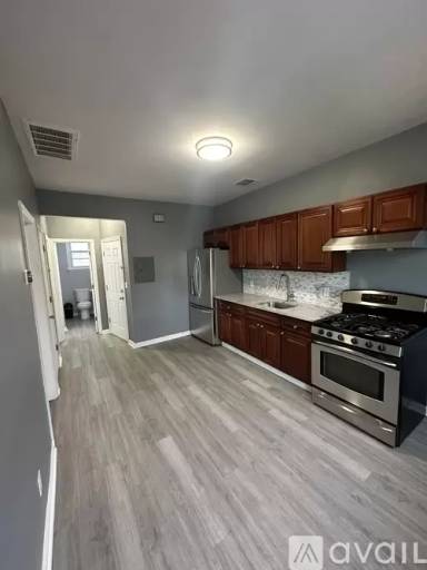 Main picture of 255 E 16th St