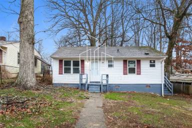 Main picture of 1932 NE 24th St