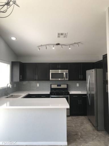 Main picture of 8221 Gunther Cir
