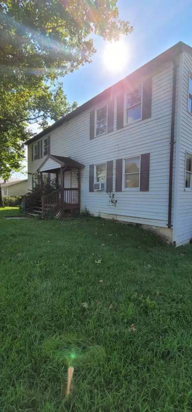 Main picture of 332 E Burke St