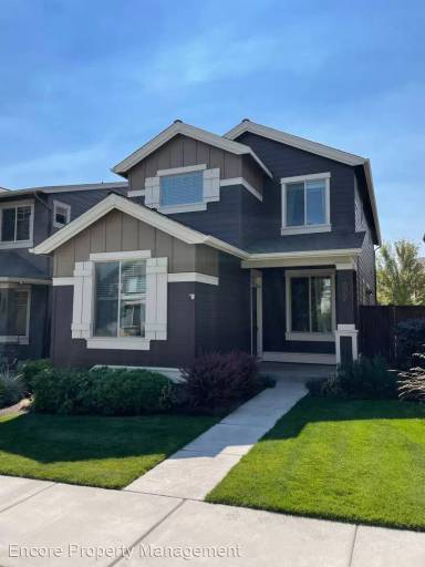 Main picture of 20720 - 20724 NE Sierra Dr