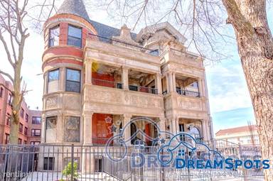 Main picture of 4710 S King Dr