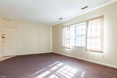 Main picture of 125 Lake Shore Rd