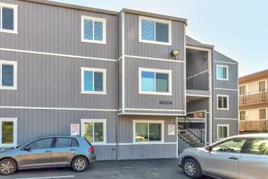Main picture of 3024 Fruitvale Ave