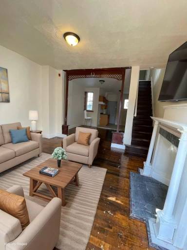 Main picture of 735 W Russell St