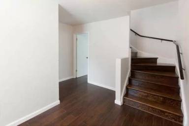 Main picture of 1560 McKinnon Ave