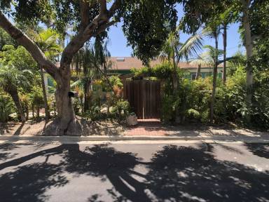 Main picture of 34807 Calle del Sol