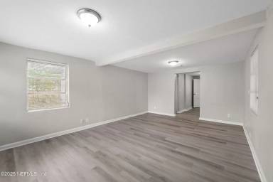 Main picture of 1630 W 34th St