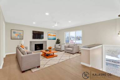 Main picture of 915 James K Blvd