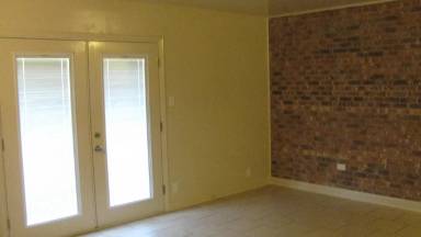 Main picture of 305 Green Briar St