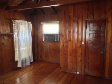Main picture of 4814-44 Noble Ave