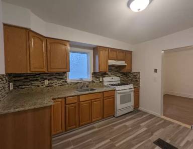 Main picture of 11 Pine St