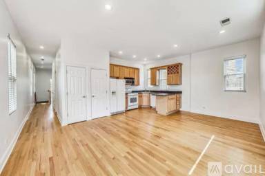 Main picture of 1727 W Newport Ave