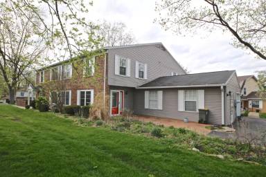 Main picture of 3136 S Carnaby St