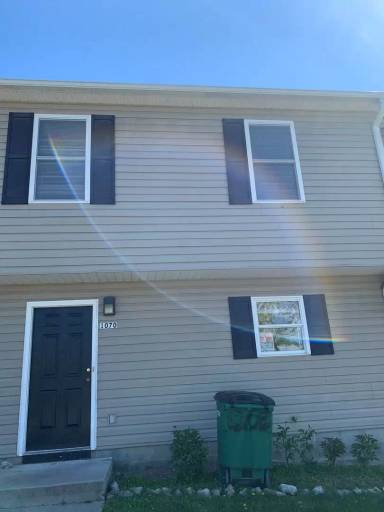 Main picture of 1070 Long St