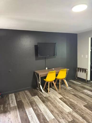 Main picture of 701 Railroad Ave