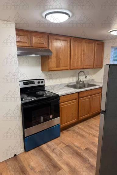 Main picture of E 7th St