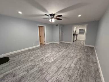 Main picture of 4908 W Ingraham St