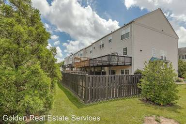 Main picture of 910 Van Buren St