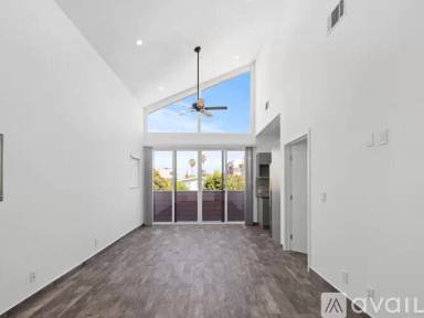 Main picture of 2327 Carmona Ave