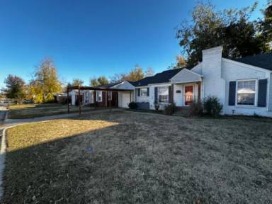 Main picture of 2428 NW 32nd St