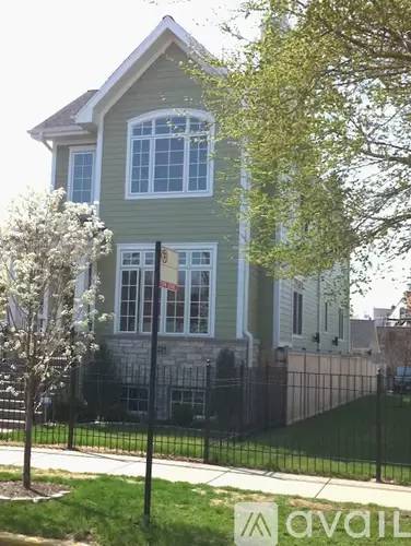 Main picture of 2215 W Barry Ave