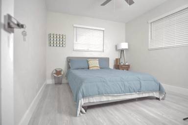 Main picture of 2543 E Brill St