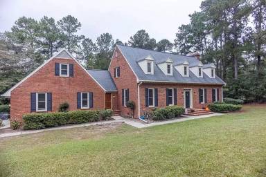 Main picture of 809 Houndslake Dr
