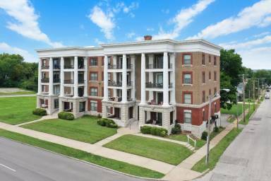 Main picture of 1618 E Linwood Blvd
