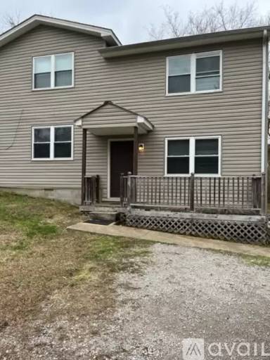 Main picture of 305 Lee Dr