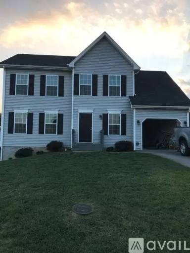 Main picture of 450 Chelsea Loop