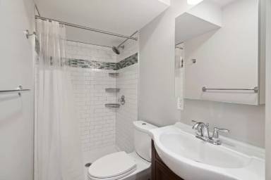 Main picture of 2640 Catharine St