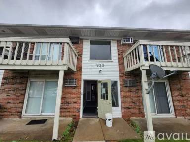 Main picture of 825 S Grand Ave