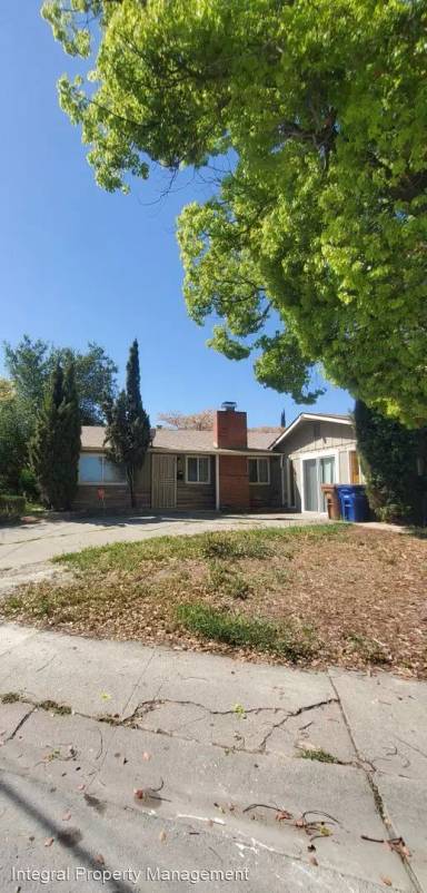 Main picture of 636 School St