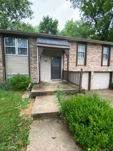 Main picture of 912 NW Oxford Dr