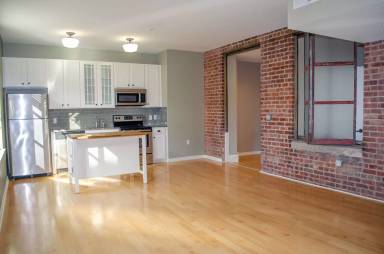 Main picture of 306 S 15th St