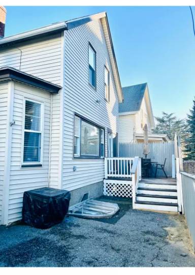 Main picture of 13 Whipple St